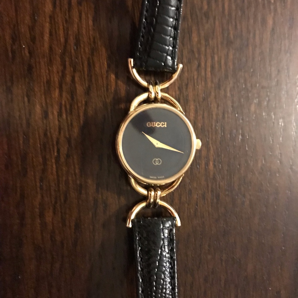 Gucci Watch Gold & Black 6200L